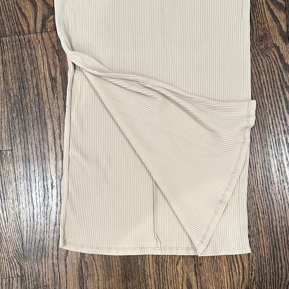 High-Waisted Rib-Knit Maxi Skirt - Picture 3 of 3